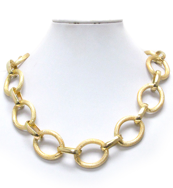 Textured large metal chain necklace