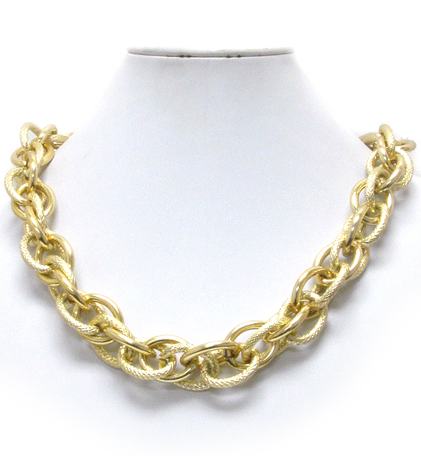 Textured multi chain link necklace