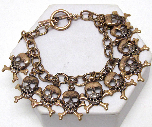 Metal scratch skull with bone charm toggle bracelet