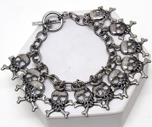 Metal scratch skull with bone charm toggle bracelet