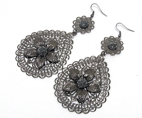 Crystal and metal filigree round flower earring