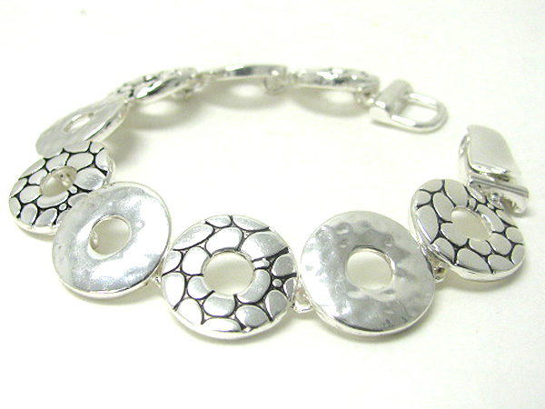 Pebble metal disk link magnetic clasp bracelet