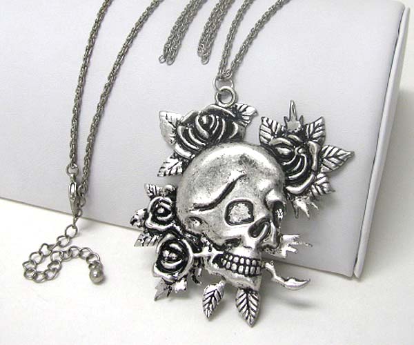 Skull in flower pendant long chain necklace earring set