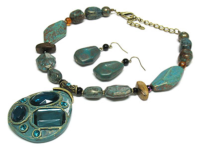 Crystal and chic patina deco pendant necklace set