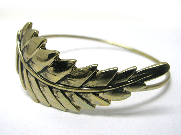 Metal leaf sculpure round bangle