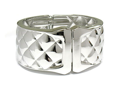 Checker pattern metal hinge bangle