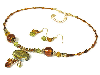 Glass beads necklace and earring set