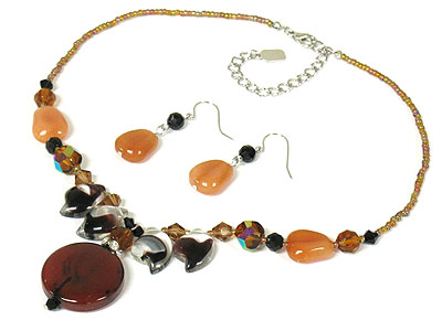 Glass and regin beads necklace and earring set