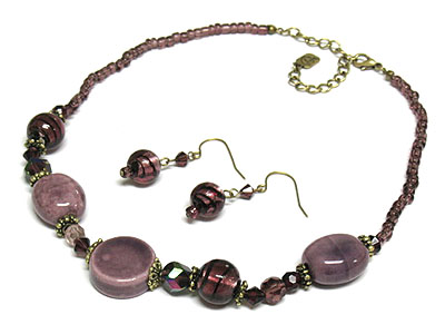 Figurine stone and glass beads neckalce and earring set