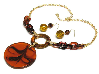 Round regin disk and chain link necklace and earring set