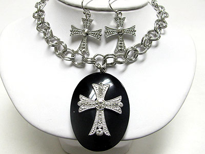 Cross theme acrylic oval pendant necklace set