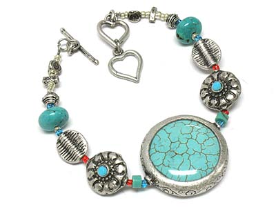 Turquoise round stone and casting metal heart toggle bracelet