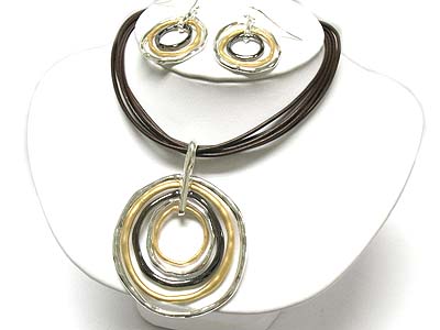 Multi tone and size circle frame pendant cords necklace and earring set 