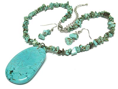 Turquoise stone pendant and chip stone strand necklace and earring set