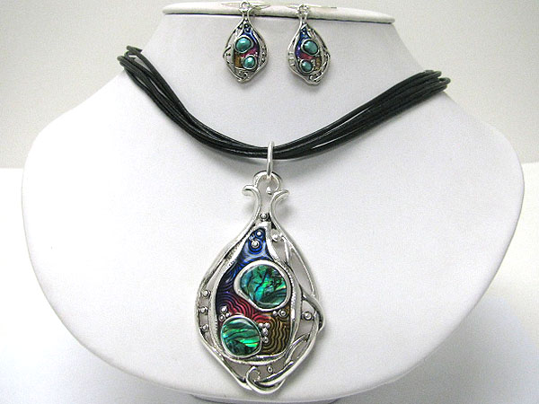 Enameld art textured metal medallion necklace earring set