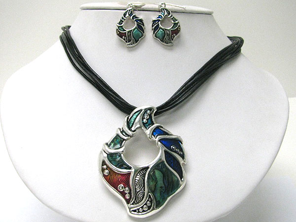 Enameld art textured metal medallion necklace earring set