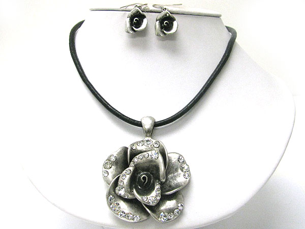 Crystal stud burnish metal flower pendant necklace earring set