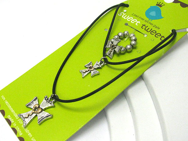 Double layer metal cross pendant necklace and stretch ring set