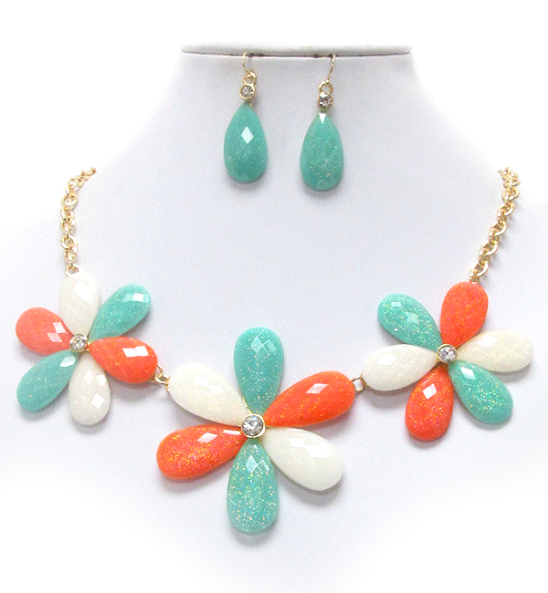 Center crystal and facet acrylic petal deco triple flower link necklace earring set