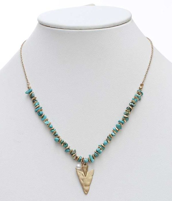 Handmade arrowhead and chip stone necklace