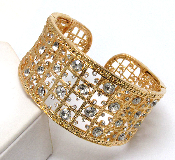 Multi crystal square patern strech bracelet