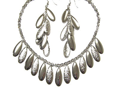 Shiny metal leaves dangle necklace and earring set