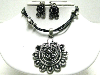 Antique metal flower pendant cord necklace set