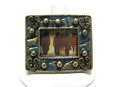 Patina style metal picture frame stretch ring