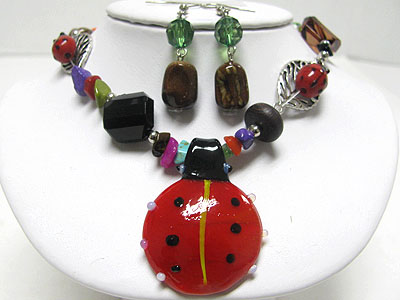 Glass ladybug shape pendant multi beads necklace set