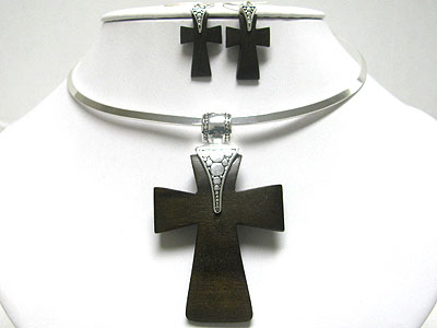 Burnish metal wood cross pendant choker necklace earring set 