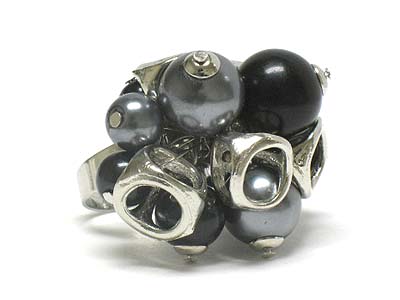 Multi pearl beads and metal ring deco ring