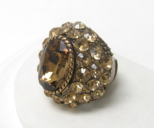 Facet glass and multi crystal stud stretch ring