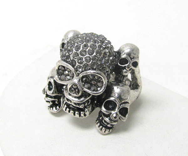 Crystal stud multi skull stretch ring