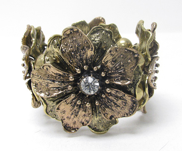 Crystal center metal flower link stretch bracelet