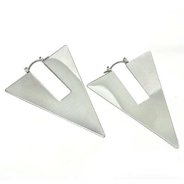 Plain metal chevron earring 