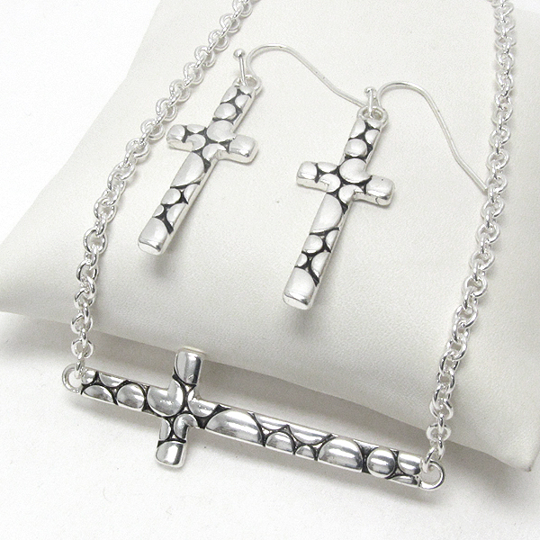 Designer textured cross necklace earring set