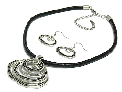 Burnish metal round pendant and suede cord necklace and earring set