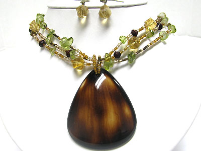 Wood look large acryl pendant and multi row mixed beads necklace set