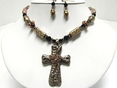 Antique style textured metal cross peandant necklace set