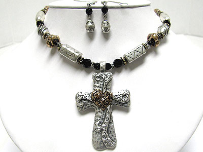 Antique style textured metal cross peandant necklace set