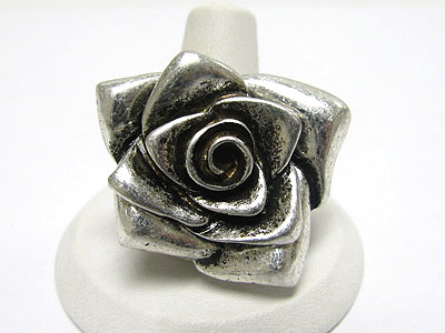 Burnish metal flower stretch ring