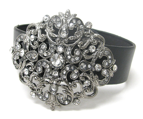 Crystal stud flower leeather wristband