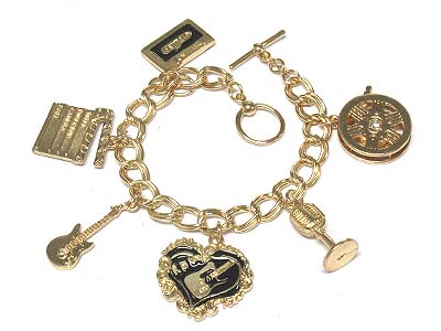 Multi metal detailed charms toggle bracelet 