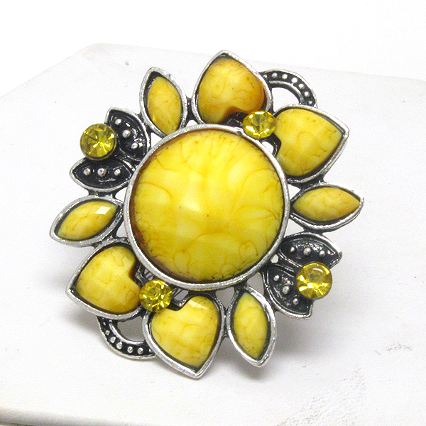 Crystal and facet acrylic stone deco flower ring