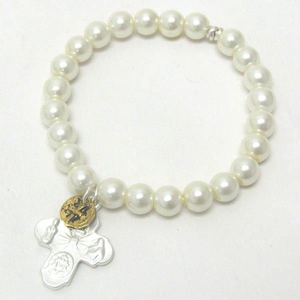 Metal cross charm and pearl stretch bracelet