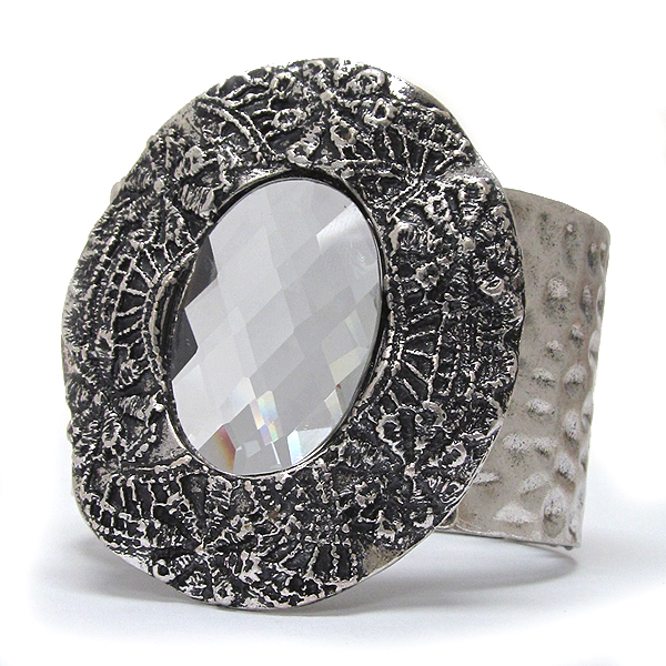 Metal hammered and textured metal on center crystal glass stone stretch bracelet