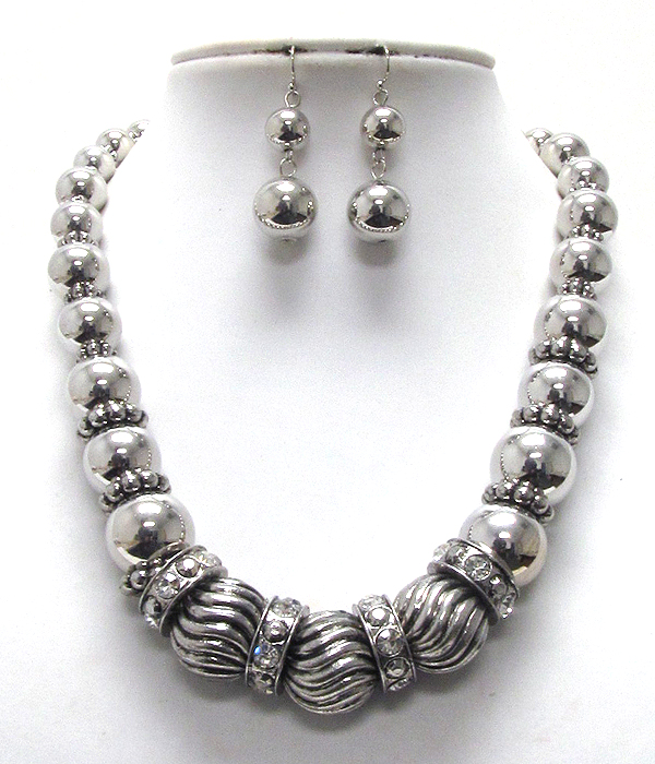 Metal plain and wave textured balls with crystal rings pattern necklace earring set