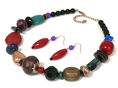 Multi shape acrylic and wooden bead necklace set