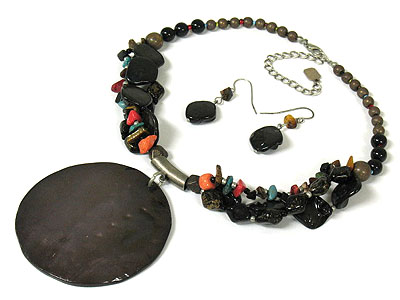 Large shell disk pendant and small pieces of shell and natural stone bead necklace set