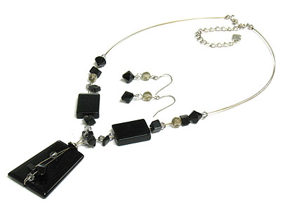 Natural stone pendant and acrylic bead metal wire necklace set